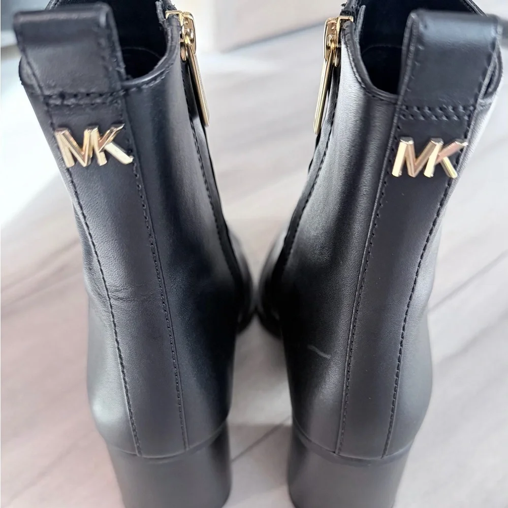 Michael Kors Elegant Black Ankle Booties - Picture 4 of 6